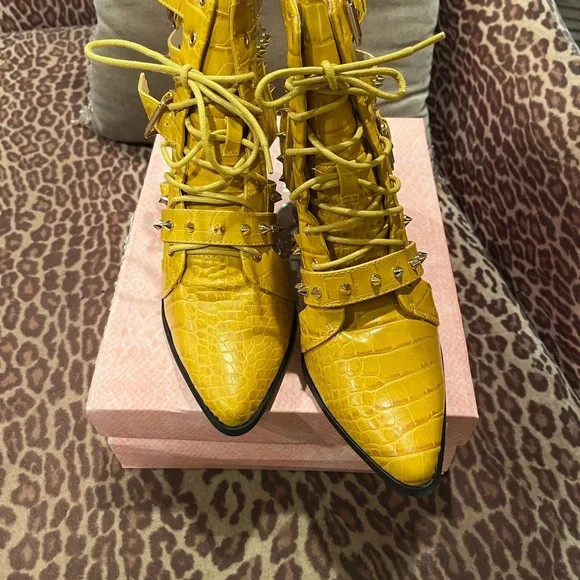 Cape Robbin new lace up yellow ankle boots with stud details size 9 - Picture 2 of 7